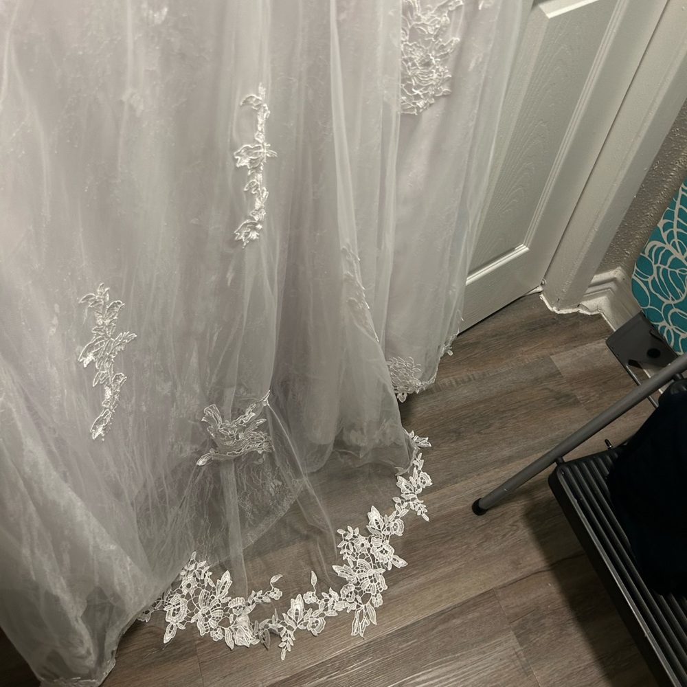 Elegant White Wedding Dress with Floral Lace Accents